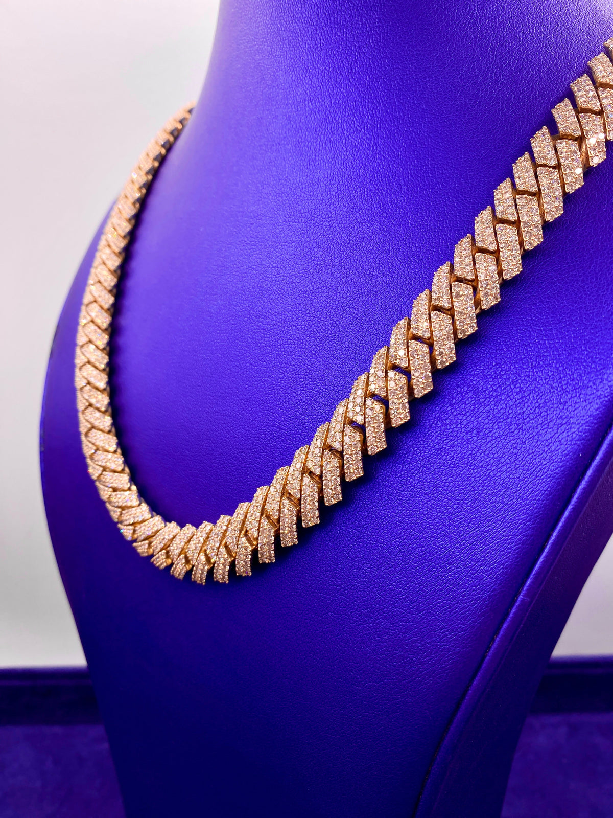 10K Gold 13.5mm Diamond Cuban Chain 22 in - additional product view 3