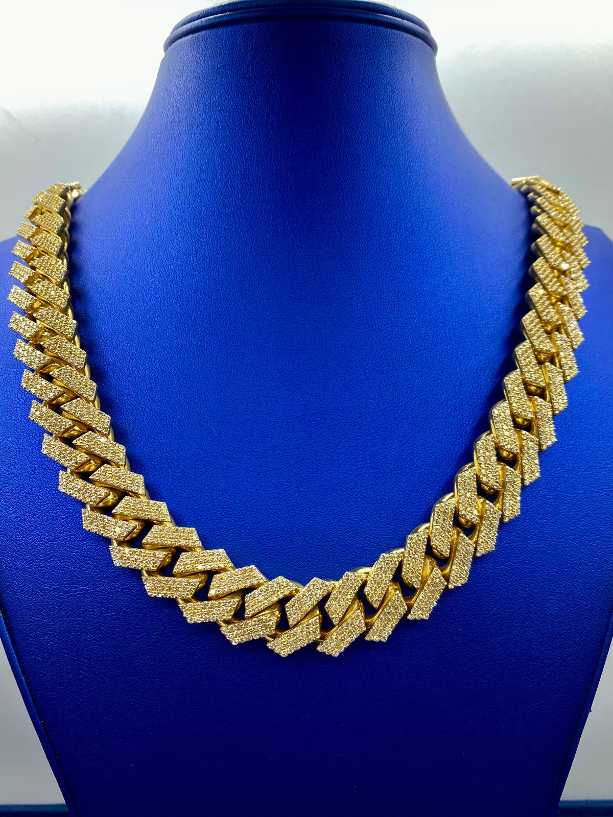 14K Gold Jumbo Diamond Cuban Chain 18.5mm - additional product view 2