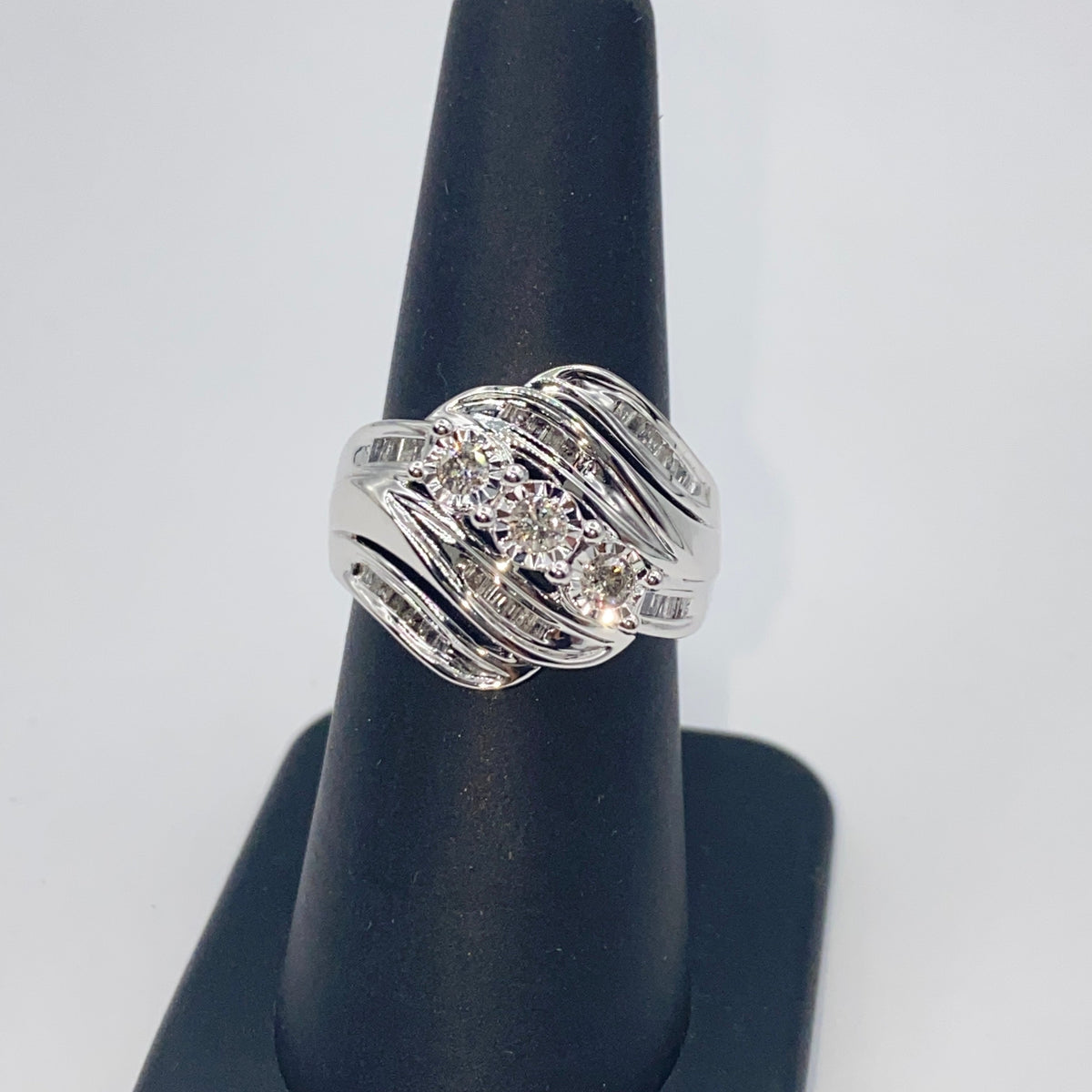10K Gold Diamond Ring Ribbon Baguette Ring - additional product view 4