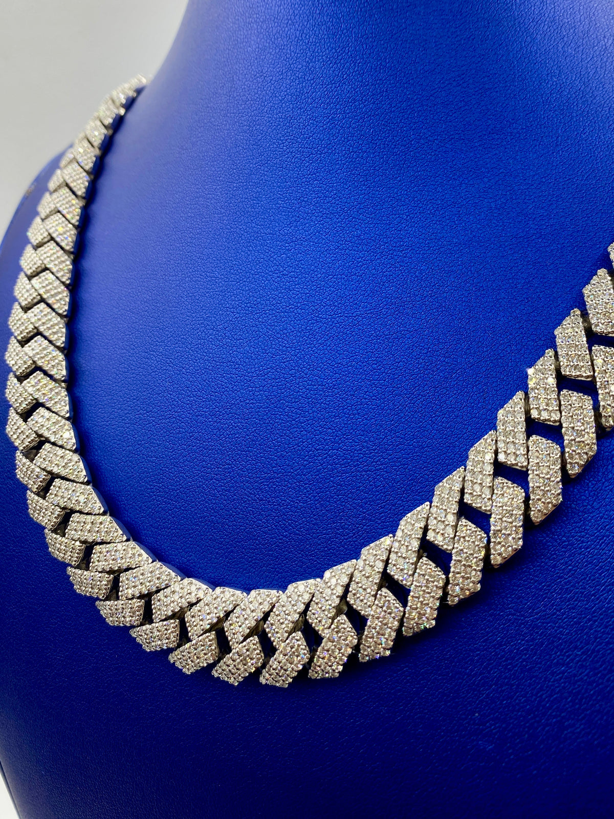 14K White Gold Jumbo Diamond Cuban Chain 15.7mm - additional product view 3