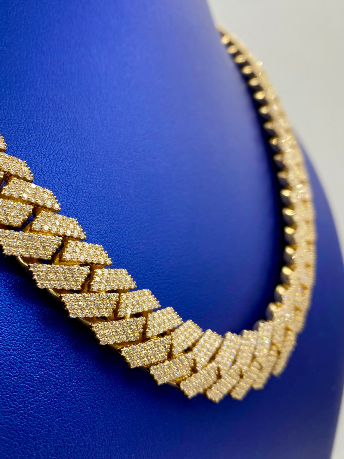 14K Gold Jumbo Diamond Cuban Chain 15.5mm - additional product view 3