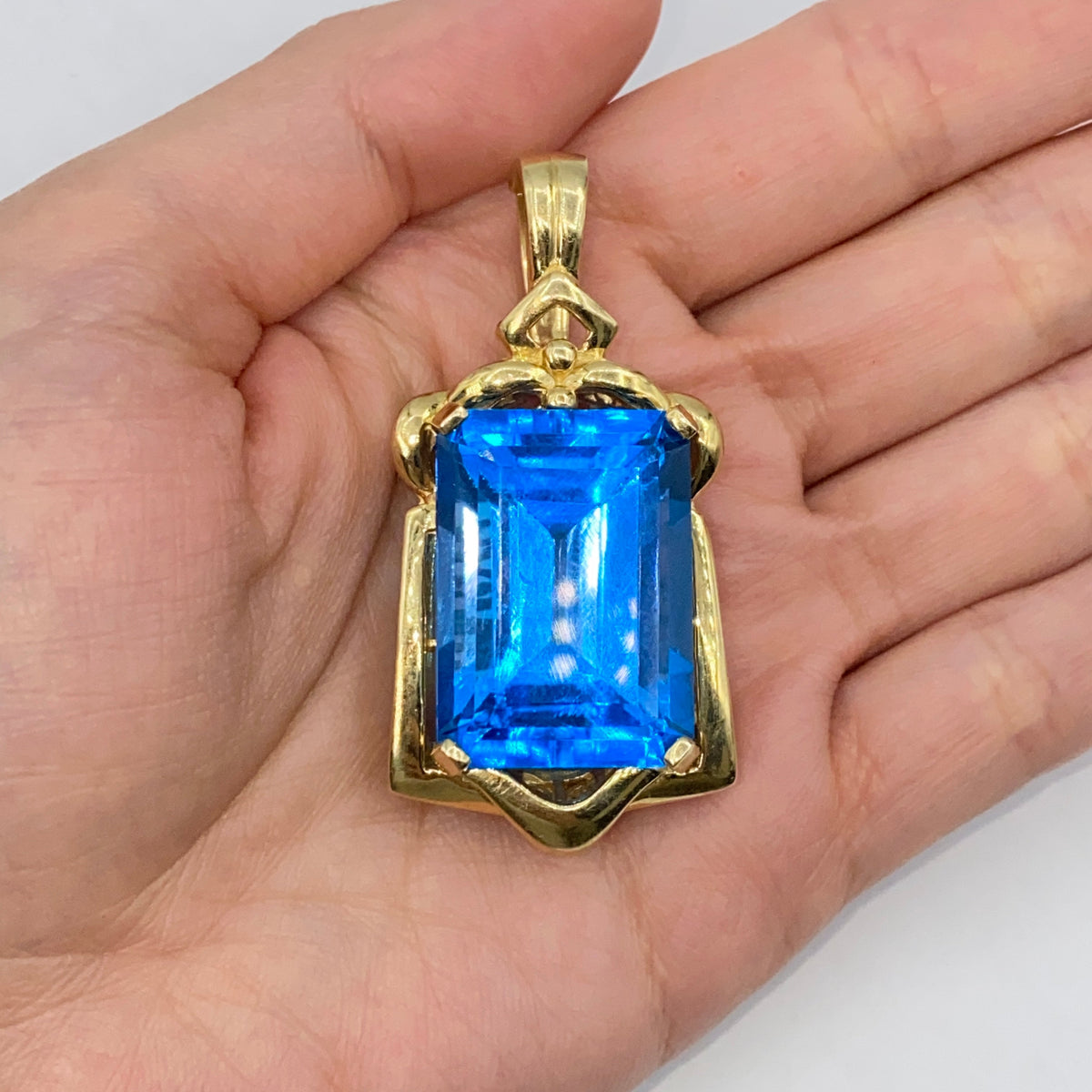 14K Gold Jewel of the Sea Aquamarine Pendant - additional product view 3