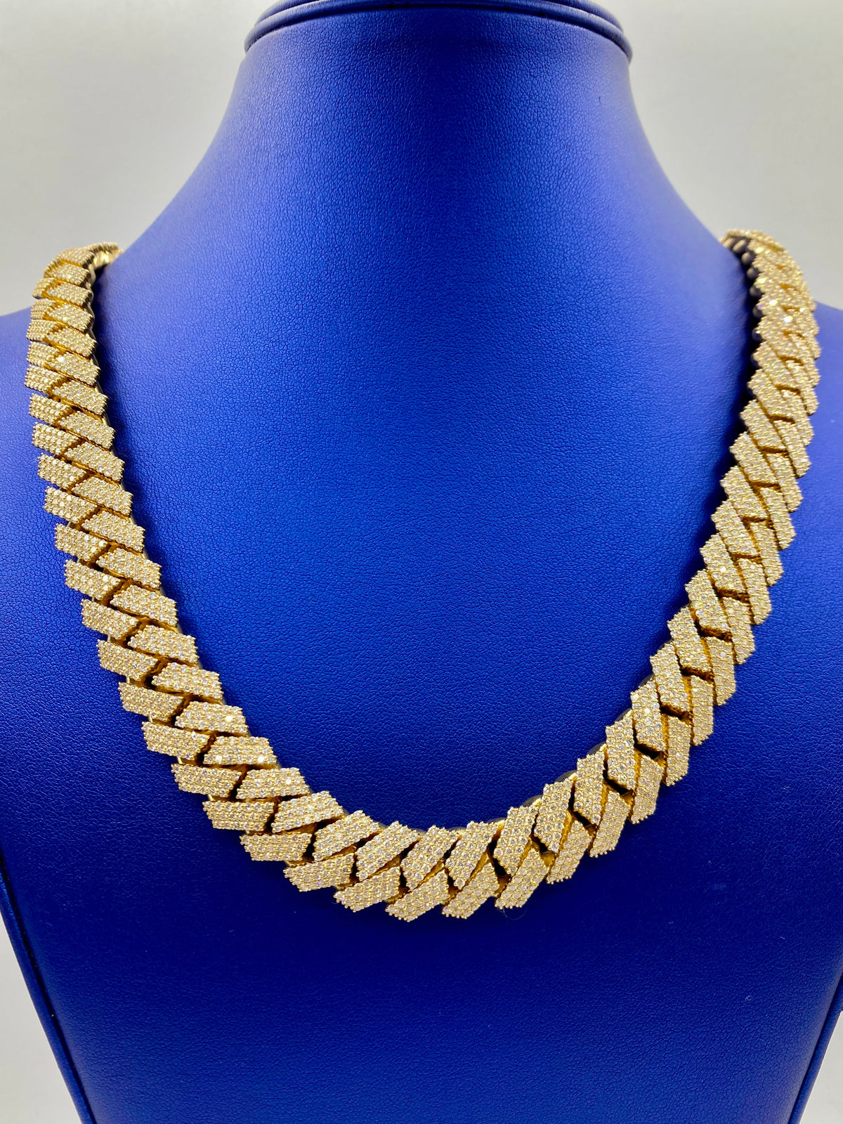 14K Gold Jumbo Diamond Cuban Chain 15.5mm - additional product view 2