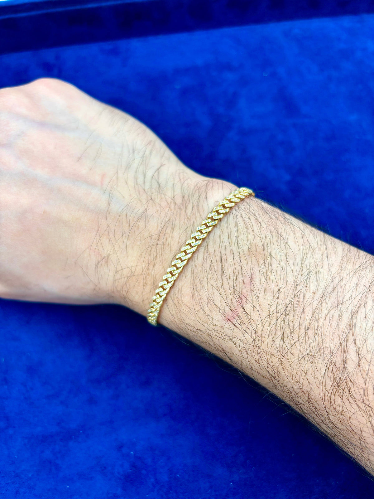 10K Gold 4.5mm Diamond Cuban Link Bracelet 7 in in yellow gold - close-up product photo