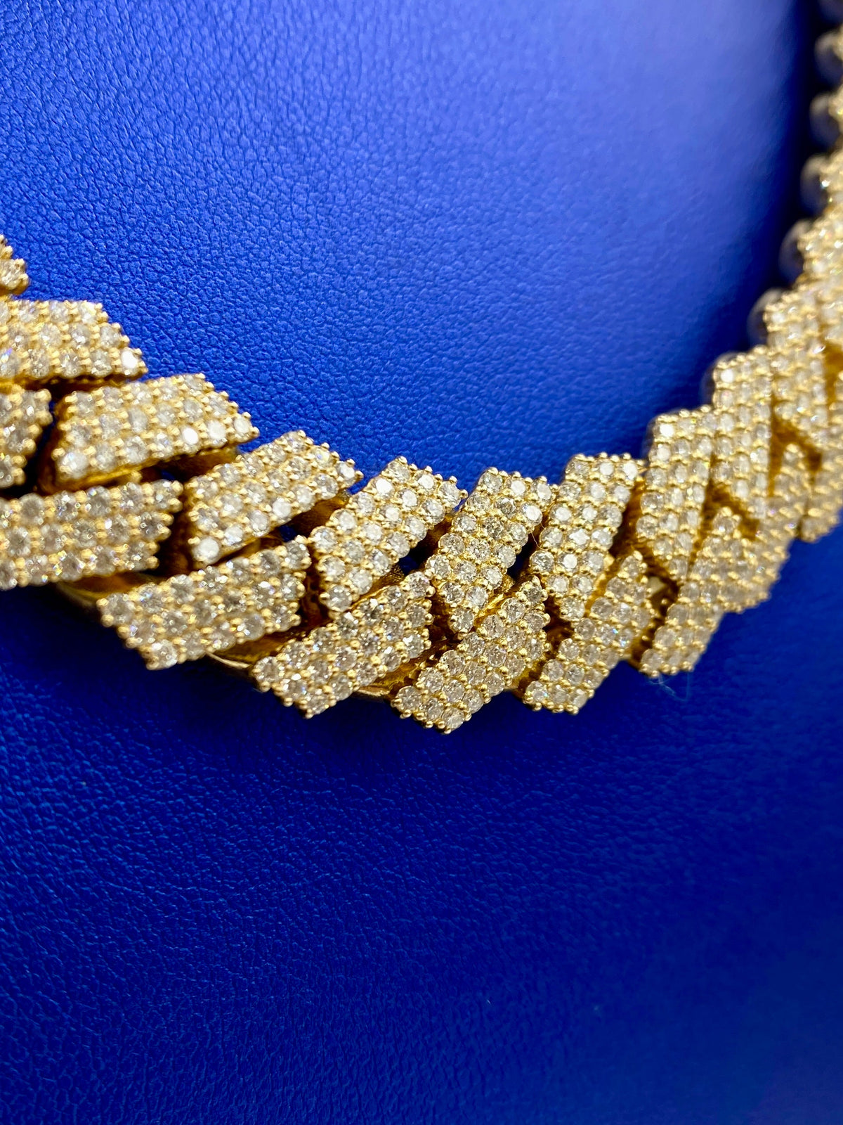 14K Gold Jumbo Diamond Cuban Chain 15.5mm - additional product view 5