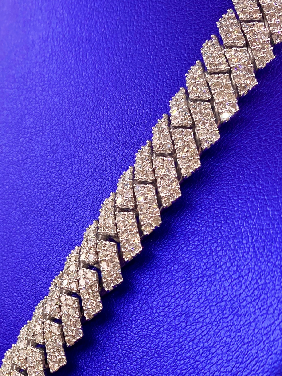 10K 12mm White Gold Diamond Cuban 22 in Chain - additional product view 7