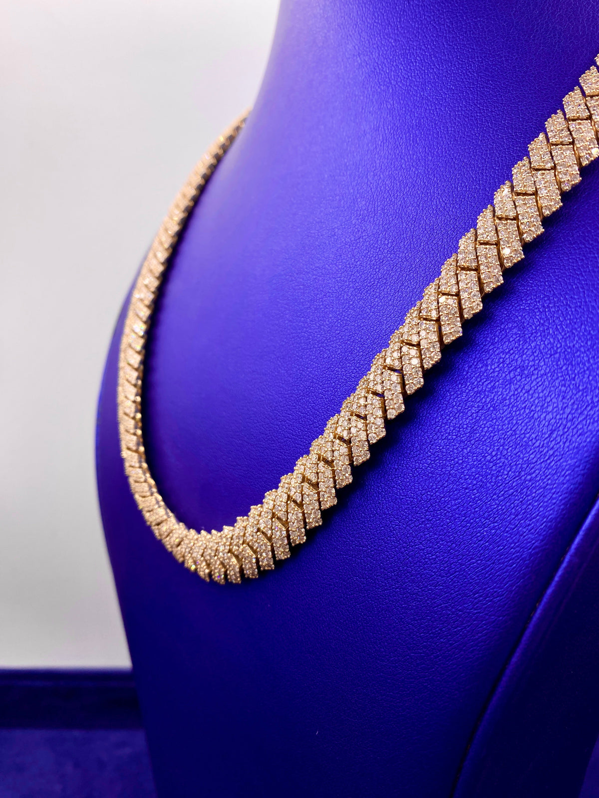 10K Gold 12mm Diamond Cuban Chain 22 in - additional product view 3