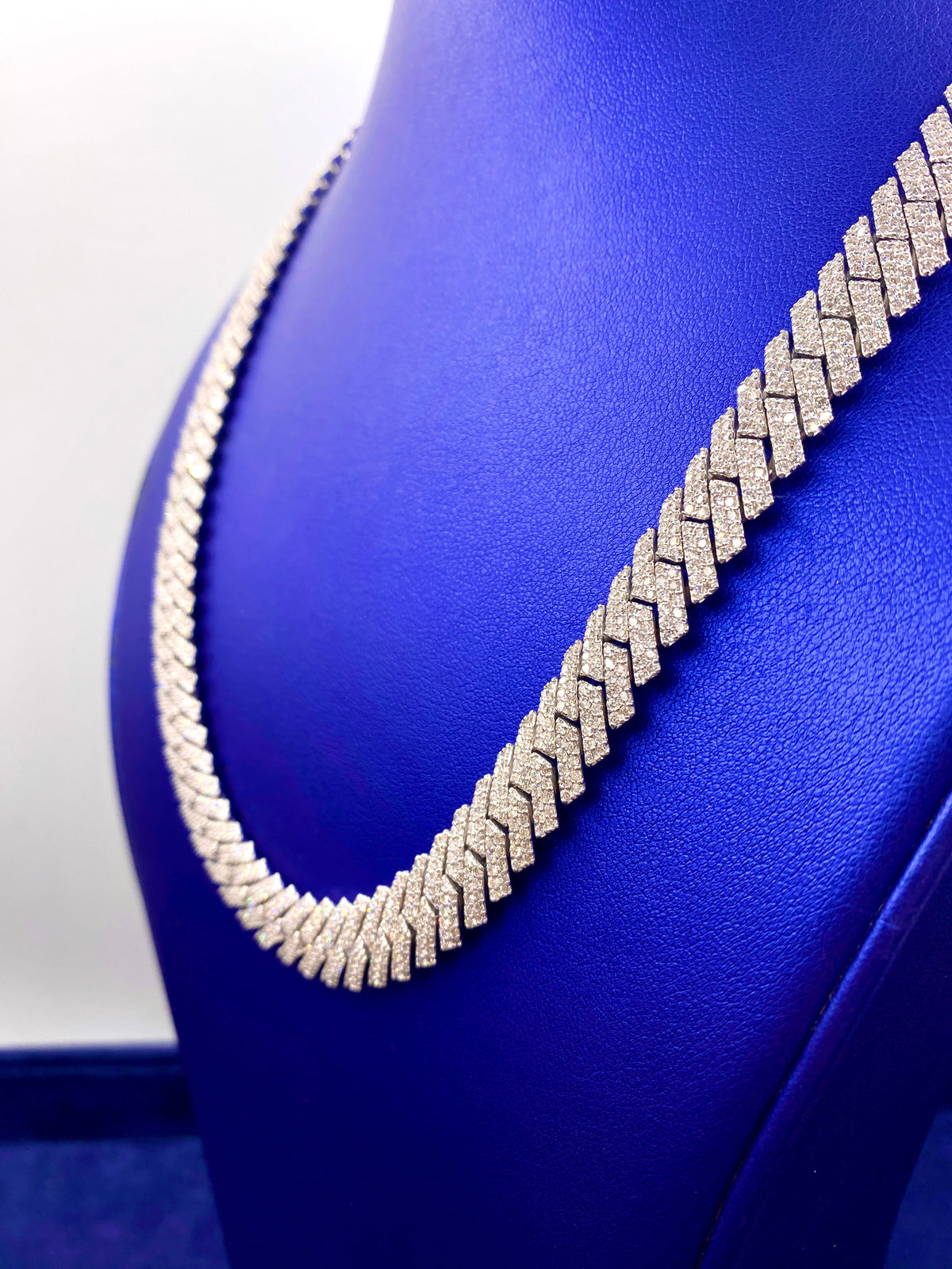 14K 11.5mm White Gold Cuban Diamond Chain 22 in - additional product view 3