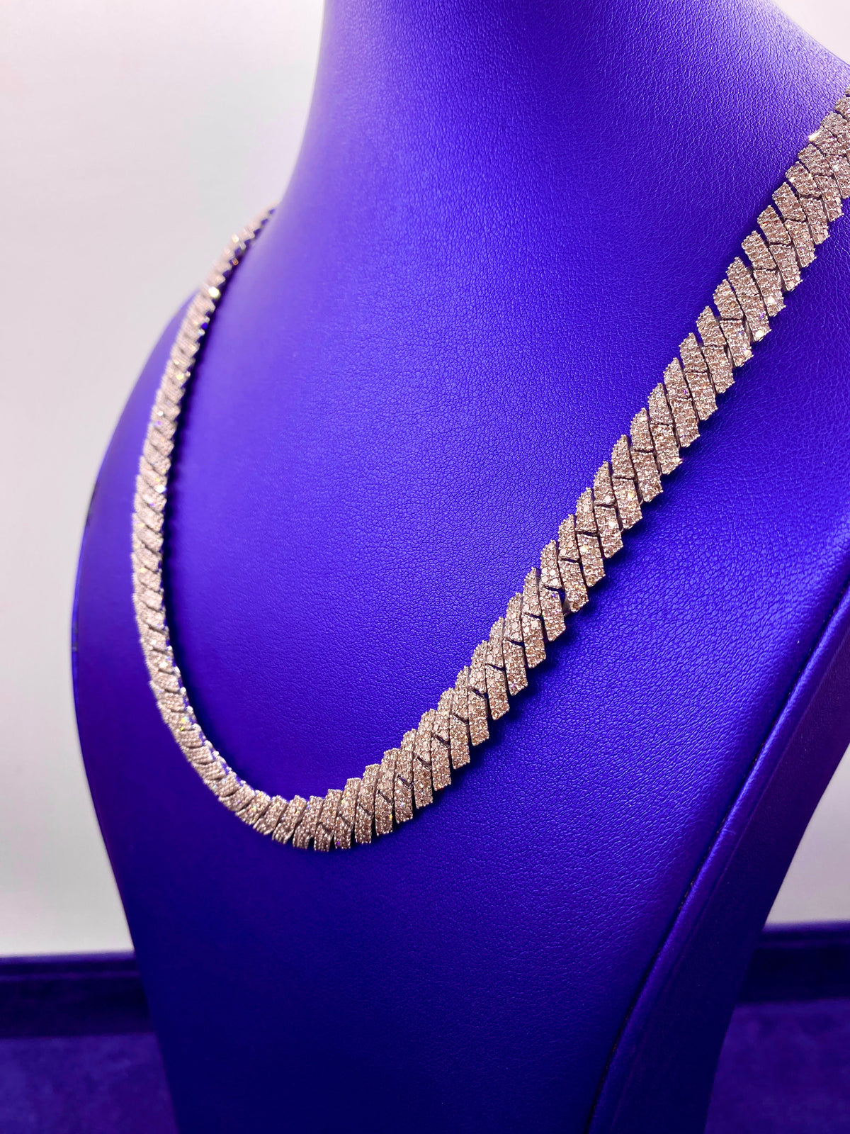 10K Gold 10.5mm Diamond Cuban Chain 22 in - additional product view 4