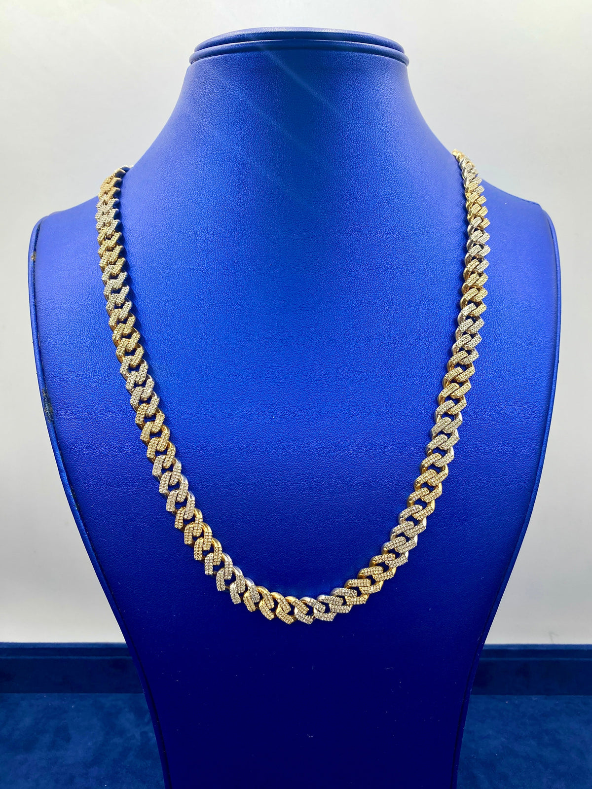 10K Gold 9.5mm Cuban Link Diamond Chain 22 in - additional product view 2