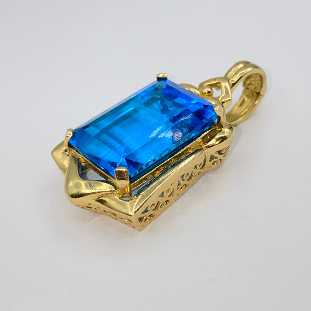 14K Gold Jewel of the Sea Aquamarine Pendant - additional product view 6