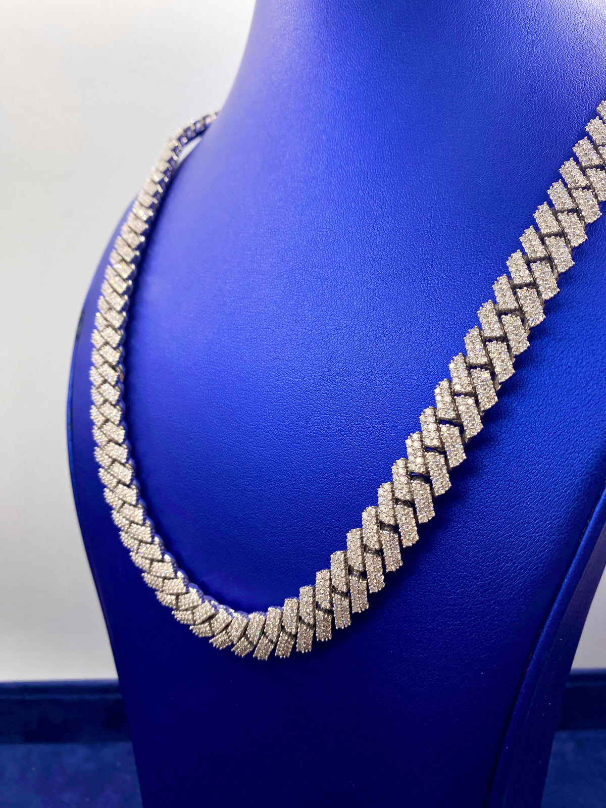 14K 12.5mm White Gold Diamond Cuban Chain 24 in - additional product view 3