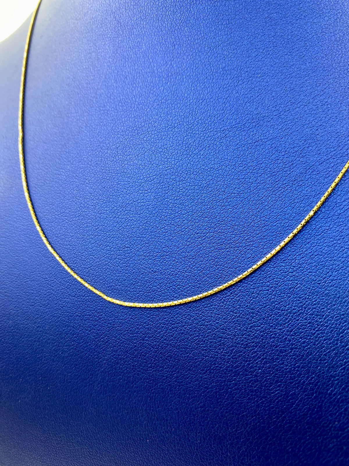 18K Gold Elegant Chain - additional product view 3
