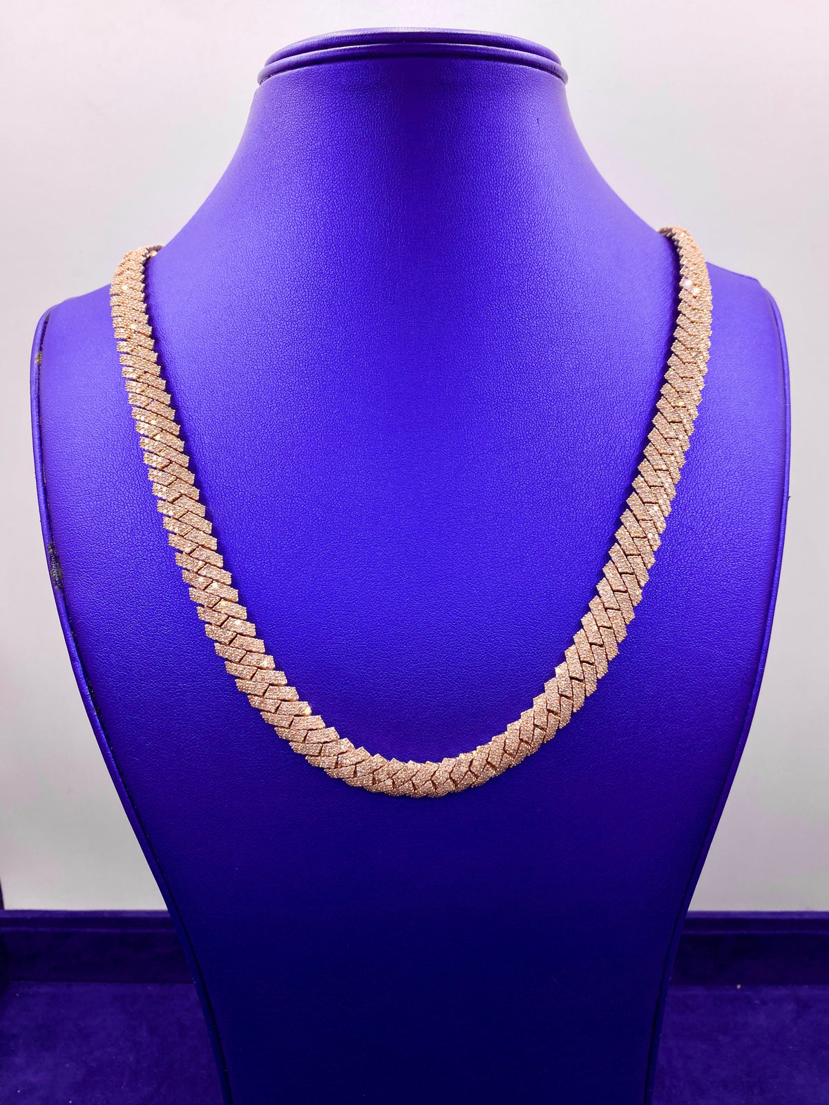 10K Gold 10.5mm Diamond Cuban Chain 22 in in yellow gold - close-up product photo