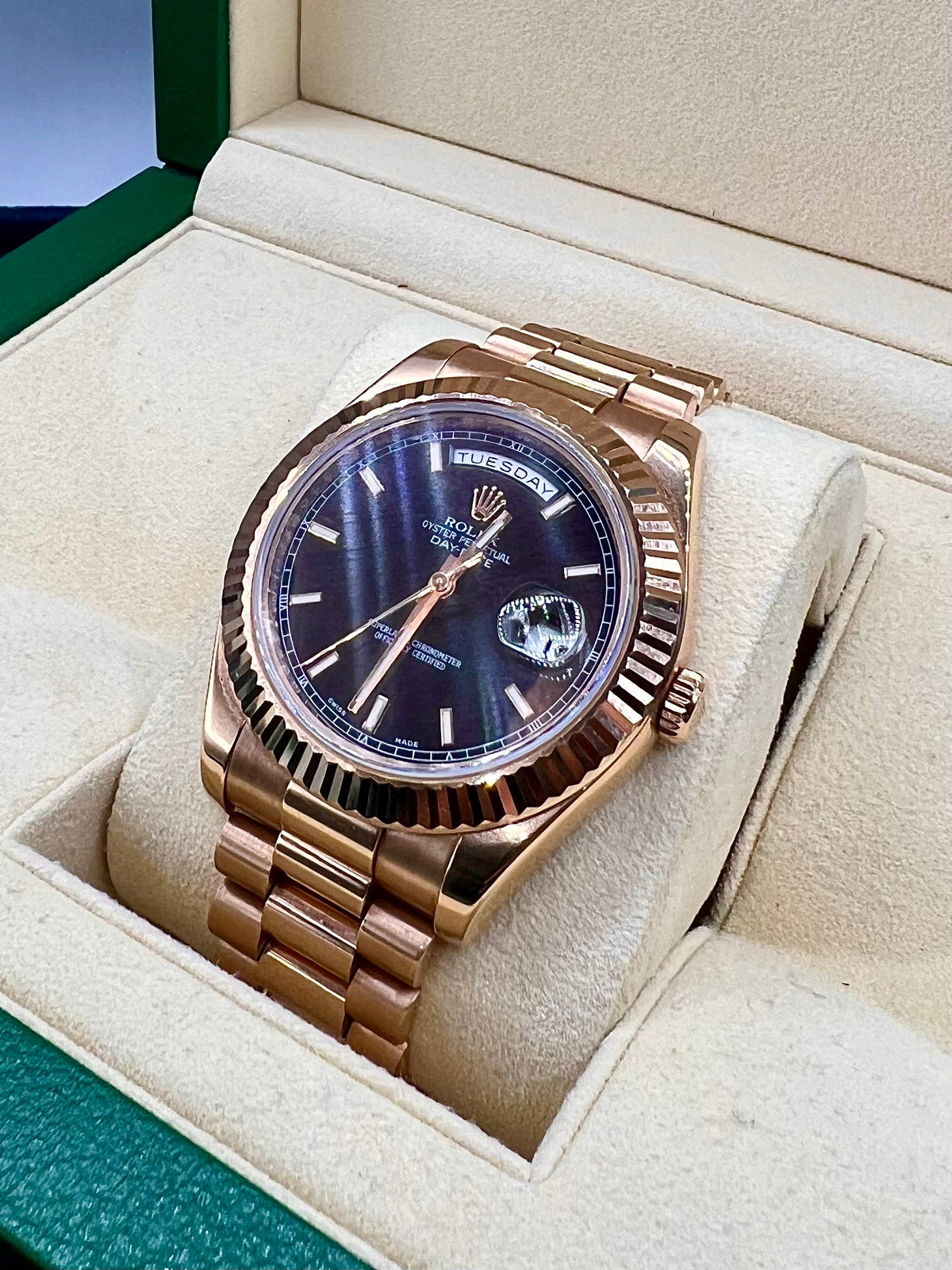 18K Rolex Day-Date Presidential 41mm Rose Gold - additional product view 2