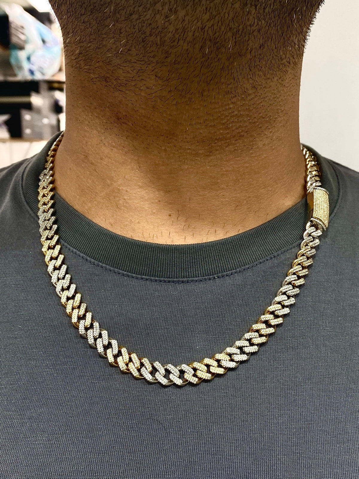 10K Gold 9.5mm Cuban Link Diamond Chain 22 in - additional product view 6