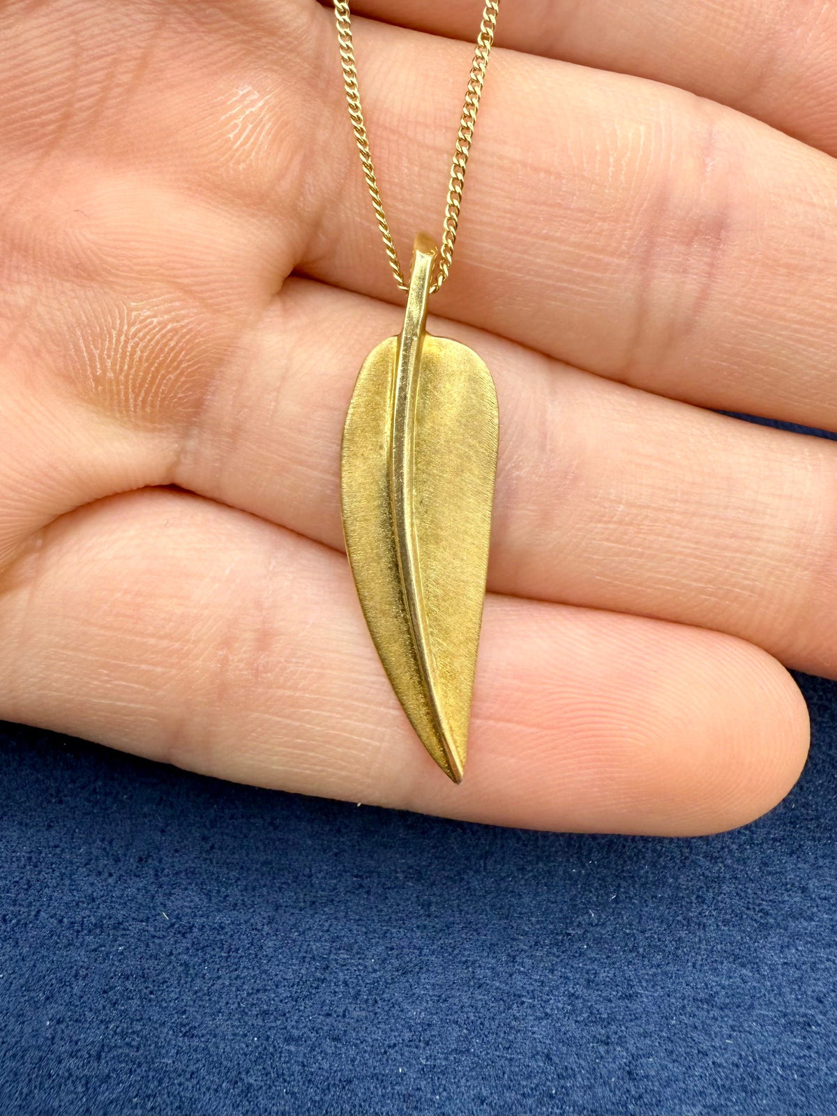 18K Gold Tiffany Leaf Necklace - additional product view 5