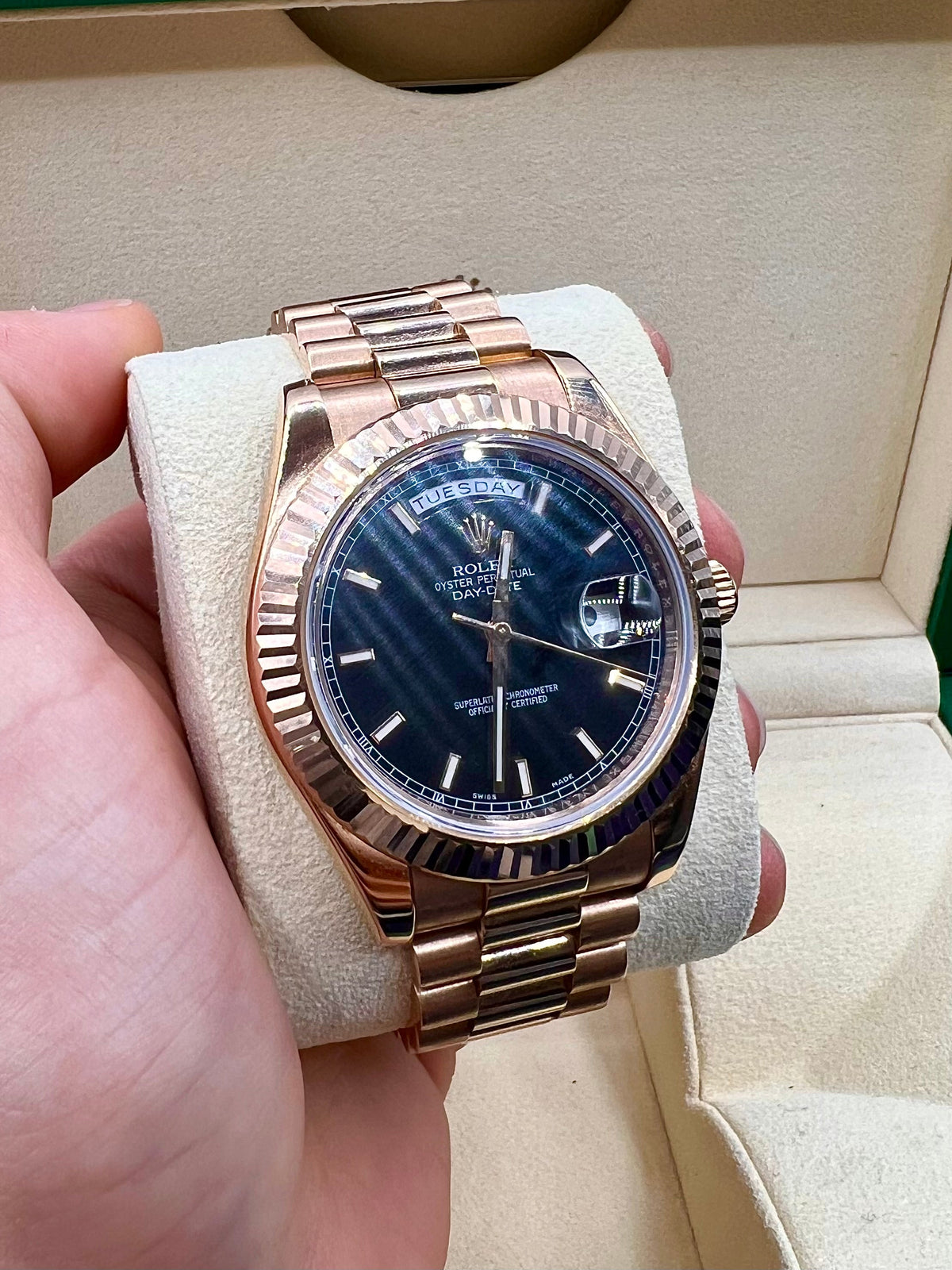 18K Rolex Day-Date Presidential 41mm Rose Gold - additional product view 3