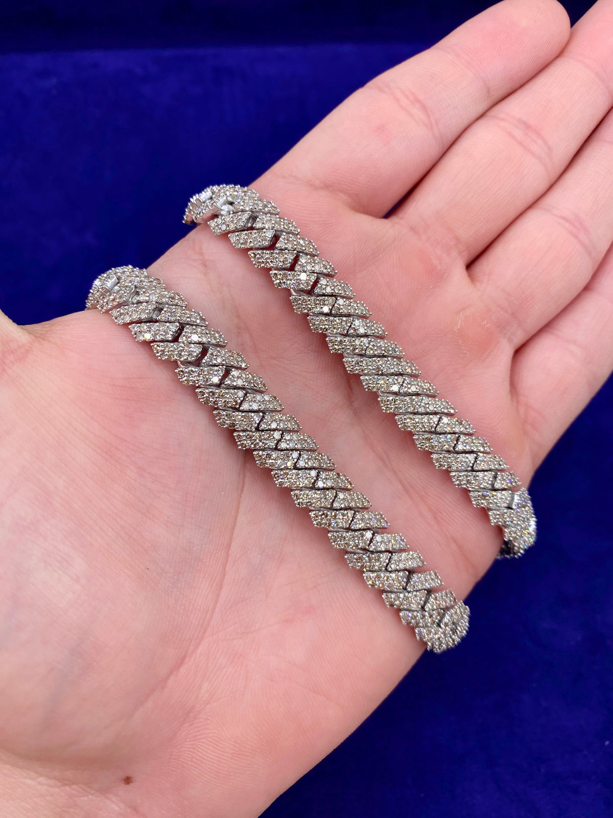 10K Gold 10.5mm Diamond Cuban Chain 22 in - additional product view 5