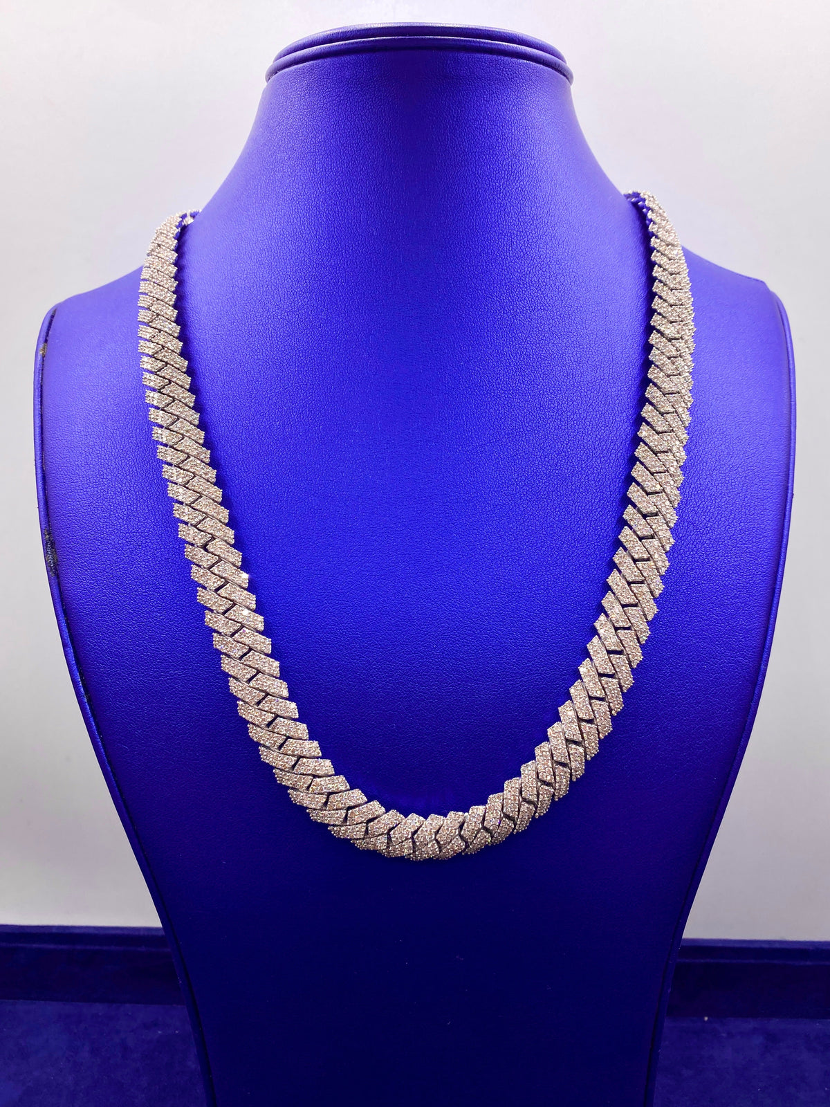 10K 12mm White Gold Diamond Cuban 22 in Chain - additional product view 2