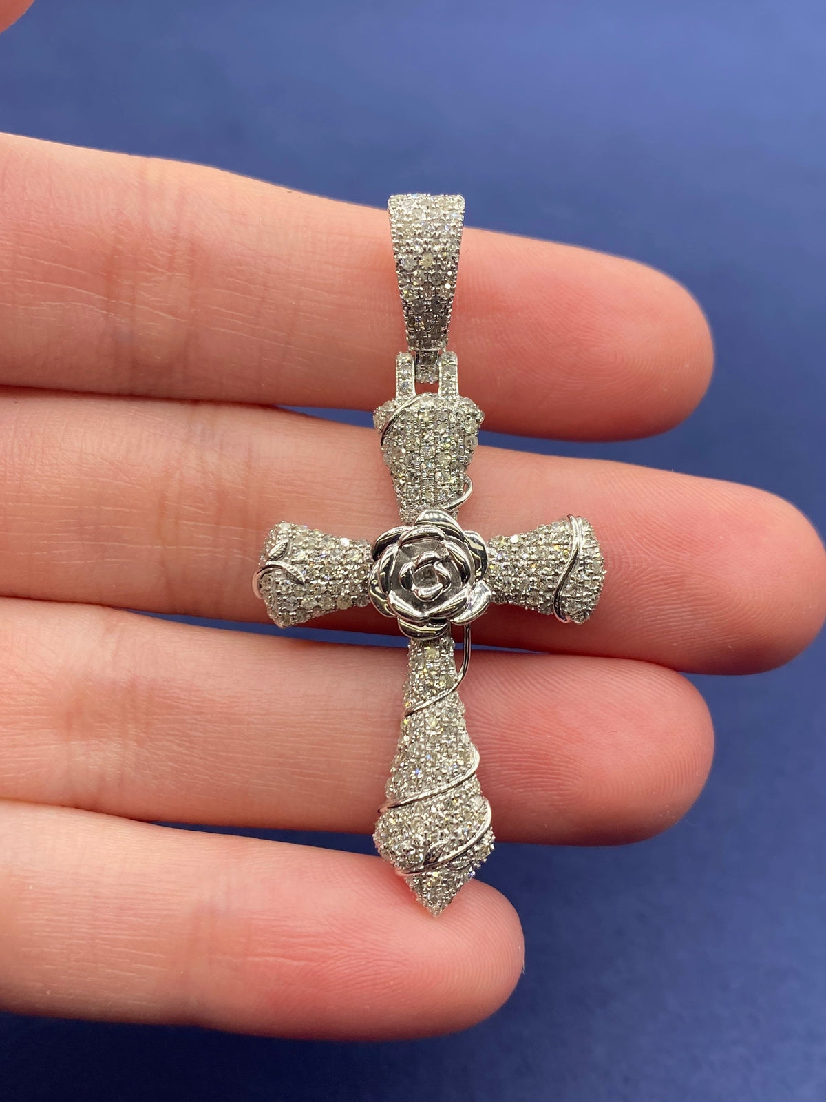 14K Gold La Rosa Cross Diamond Pendant - additional product view 3