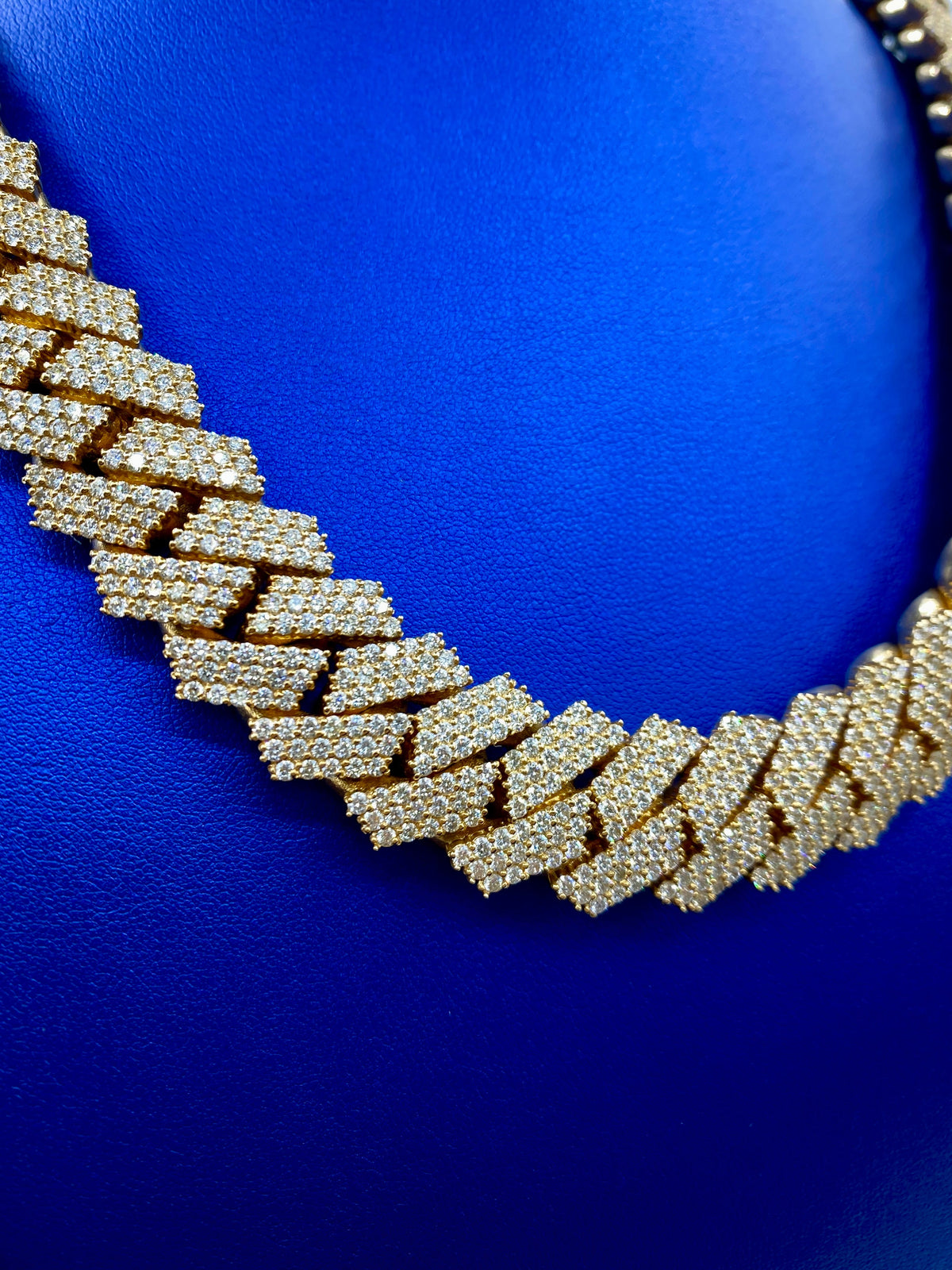 14K Gold Jumbo Diamond Cuban Chain 19mm - additional product view 3