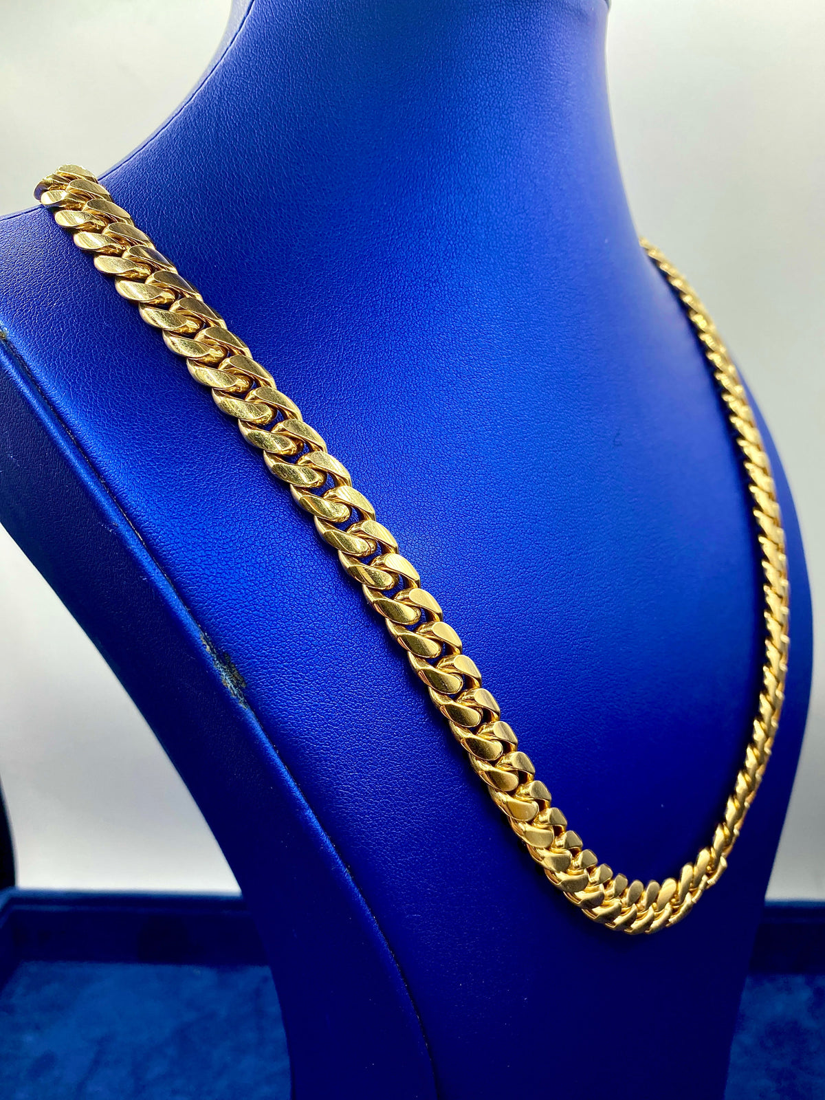 14K Gold Cuban Chain 10.5M 24I - additional product view 3
