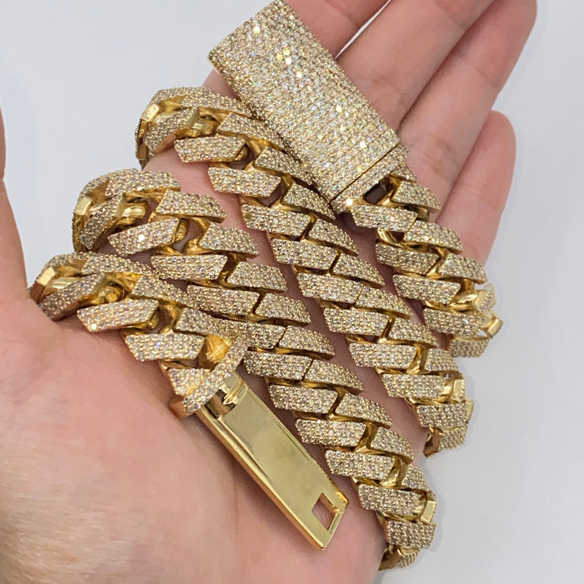 10K Gold 16mm Cuban Link Diamond Chain 22 in - additional product view 5