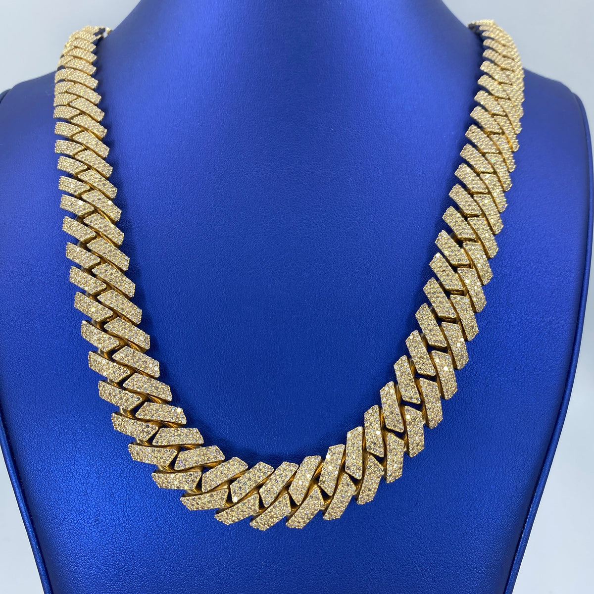10K Gold 16mm Cuban Link Diamond Chain 22 in - additional product view 2