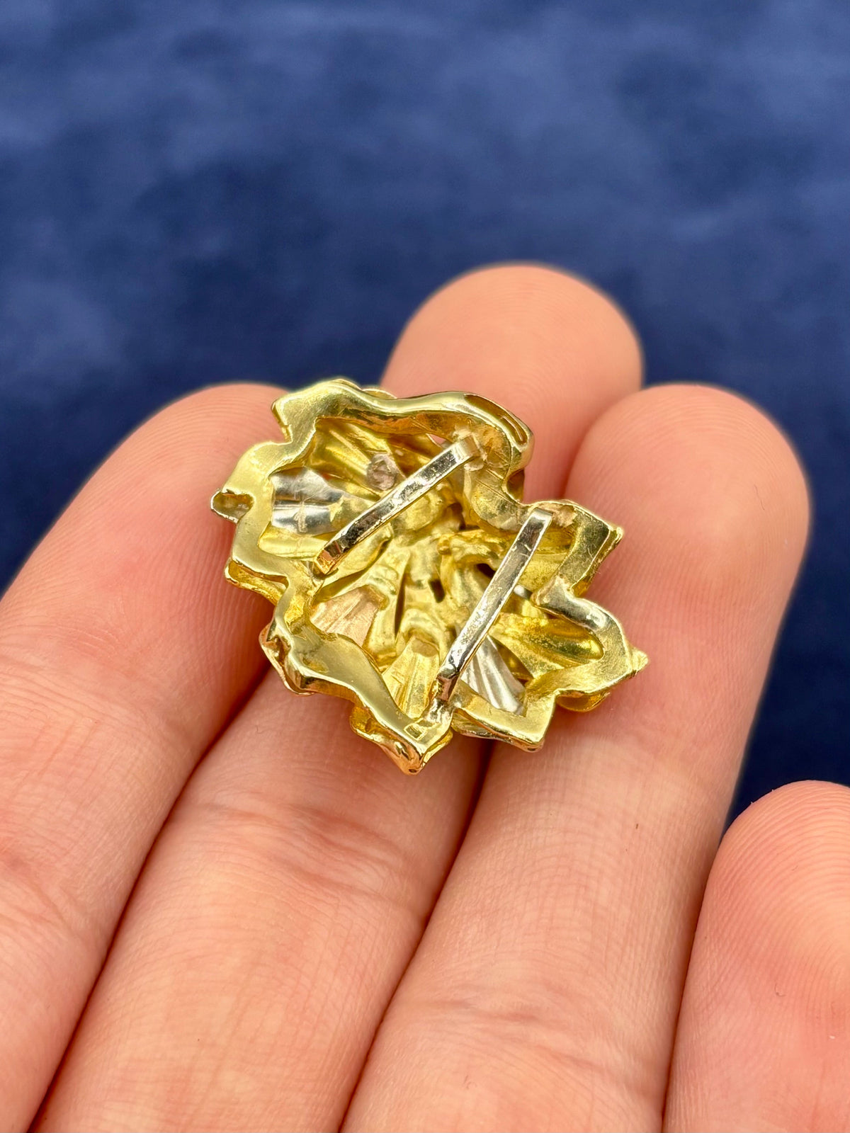 Vintage 18K Gold Estate Textured Leaf Pendant - additional product view 5