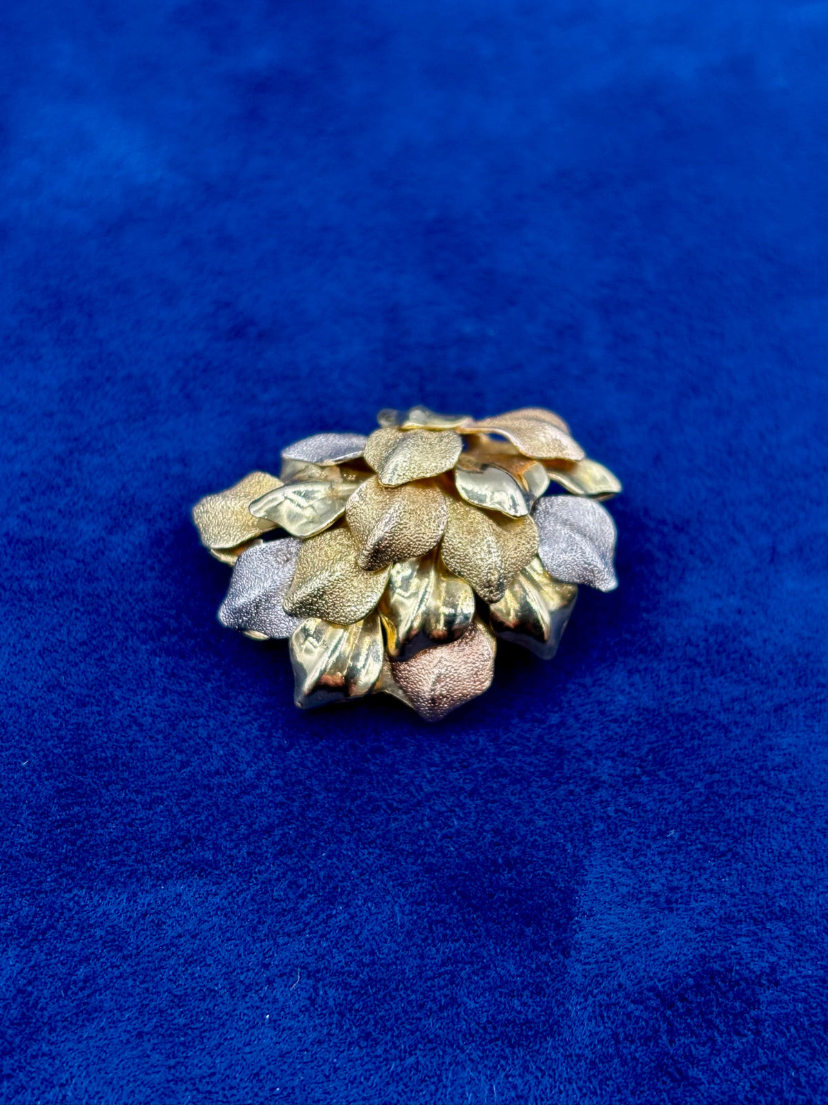 Vintage 18K Gold Estate Textured Leaf Pendant - additional product view 6