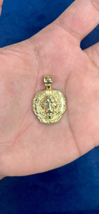 10K Gold Lion Head Pendant - additional product view 2