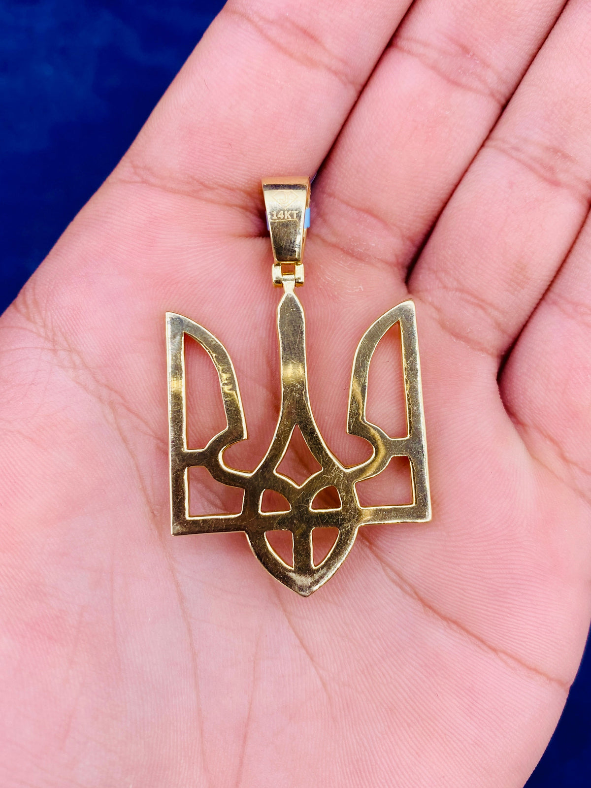 14K Gold Ukrainian Coat of Arms Diamond Pendant - additional product view 4