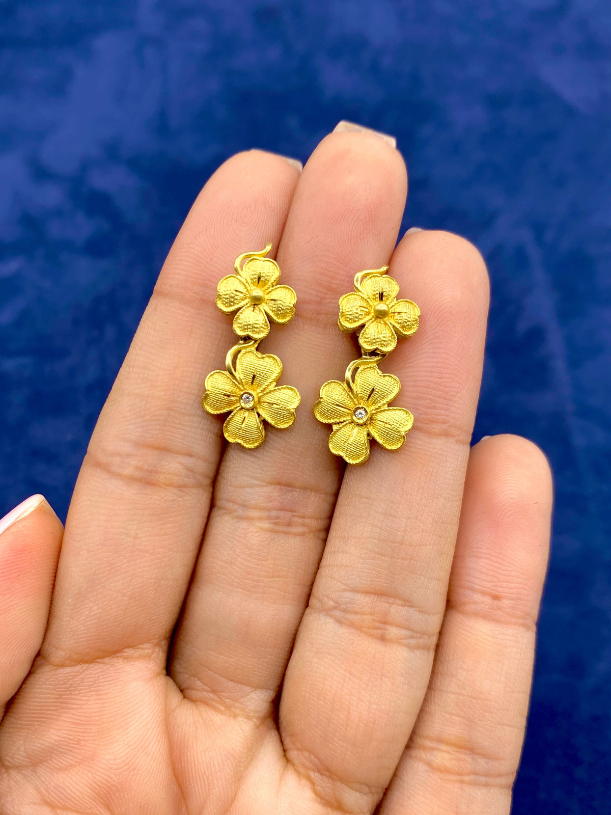 18K Gold Clover Diamond Earring - additional product view 3