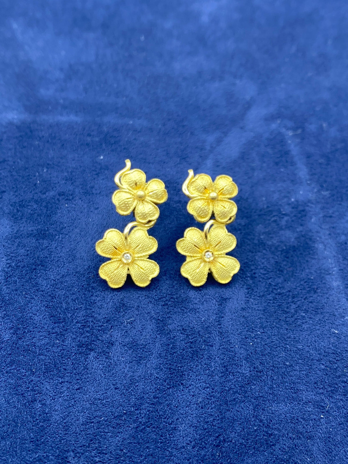 18K Gold Clover Diamond Earring - additional product view 4