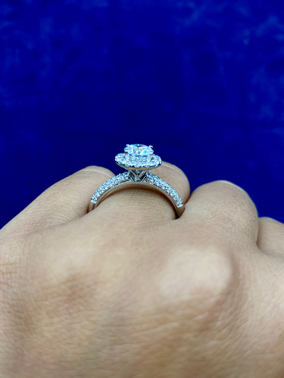 14K Gold Circle Shaped Lab Diamond Ring - additional product view 3