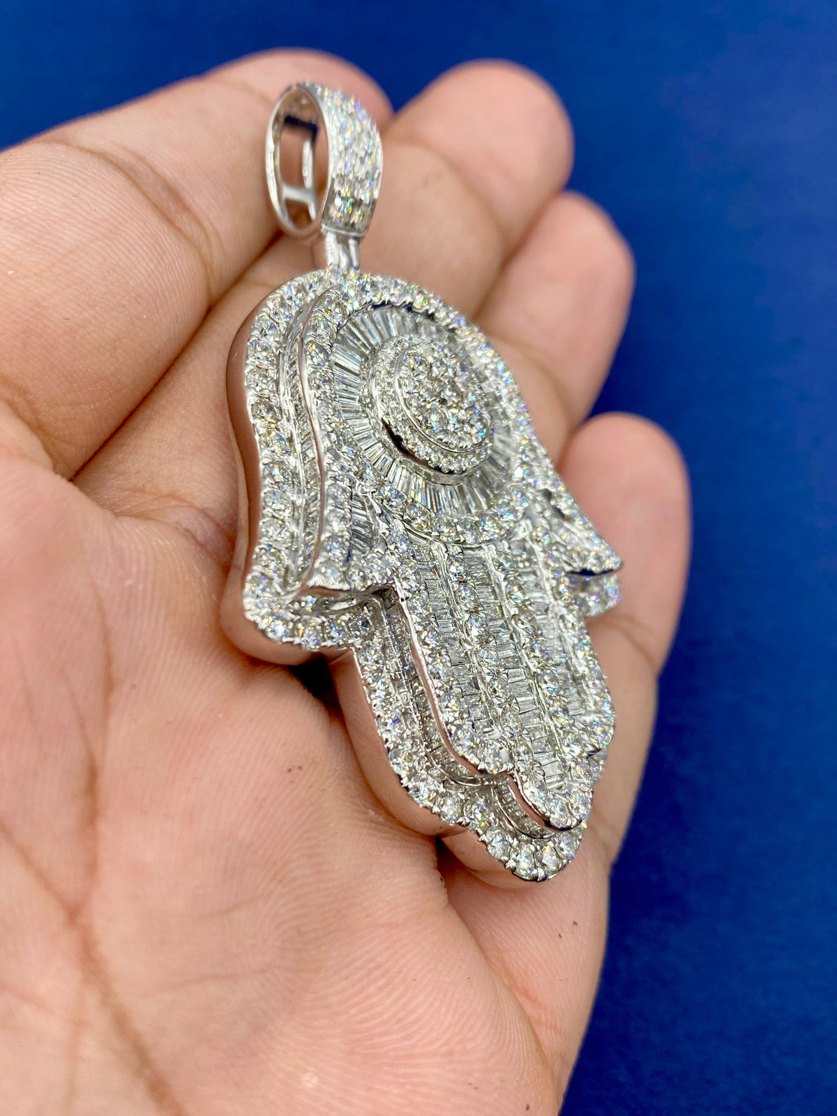 14K Gold and Diamonds Hamsa Pendant - additional product view 3
