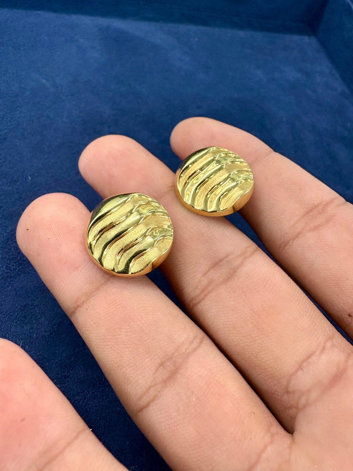 18K Gold Wavy Circle Earrings - additional product view 5