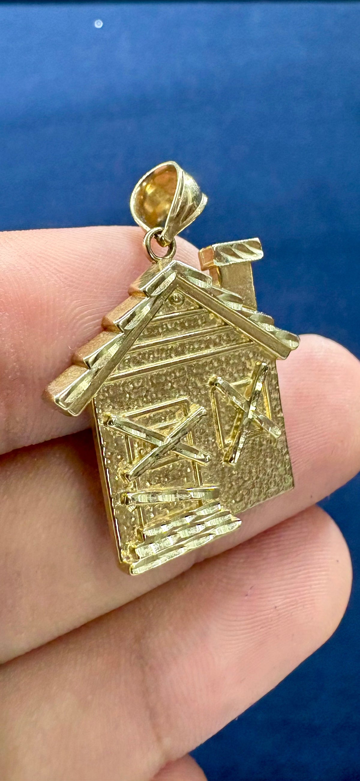 10K Gold House Pendant - additional product view 3