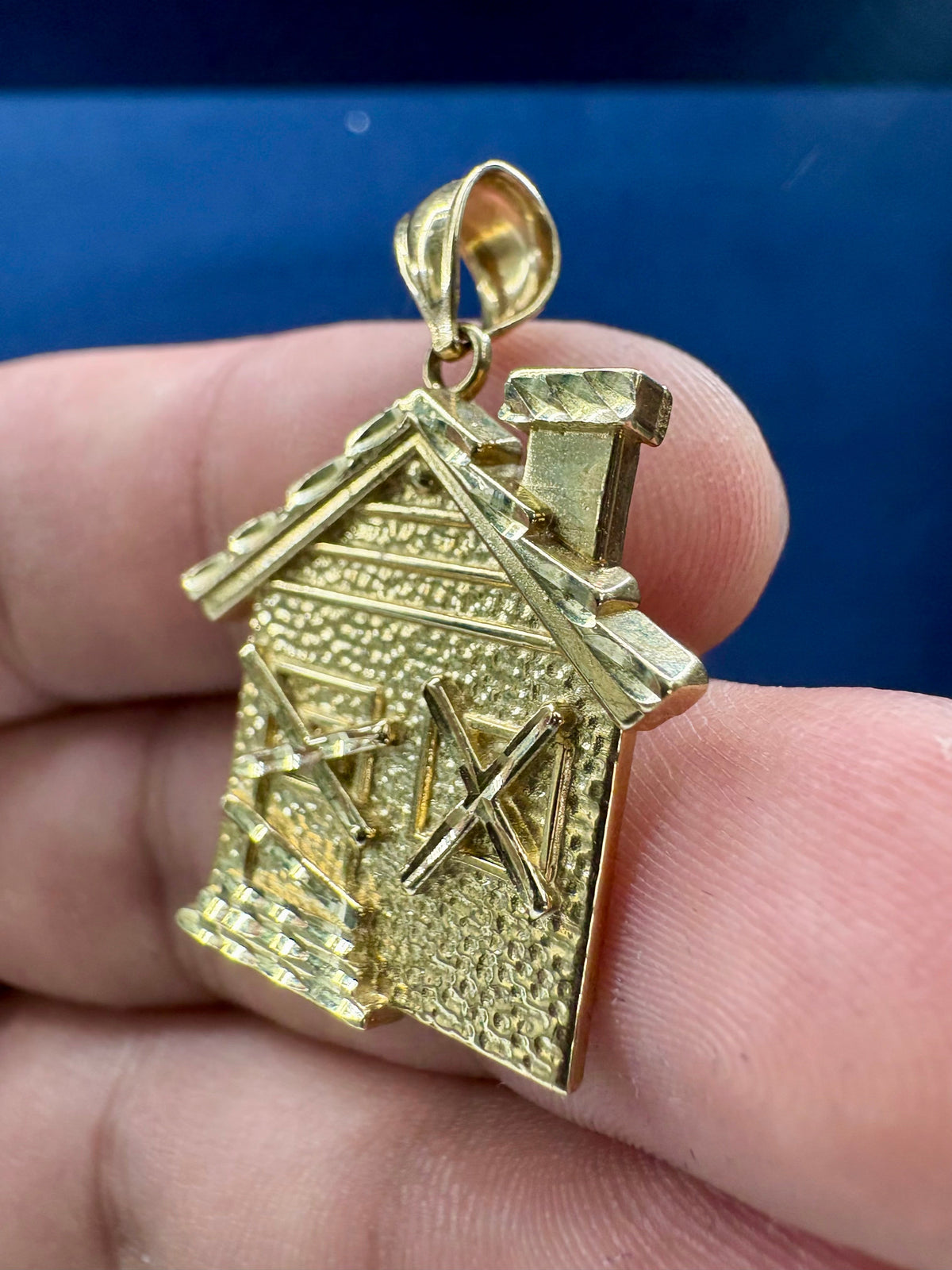 10K Gold House Pendant - additional product view 4