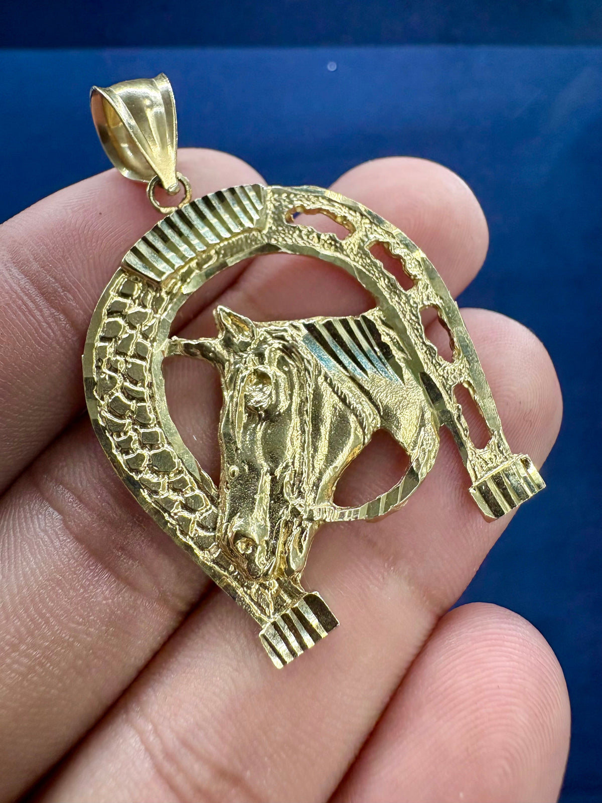 10K Gold Horseshoe Pendant - additional product view 3