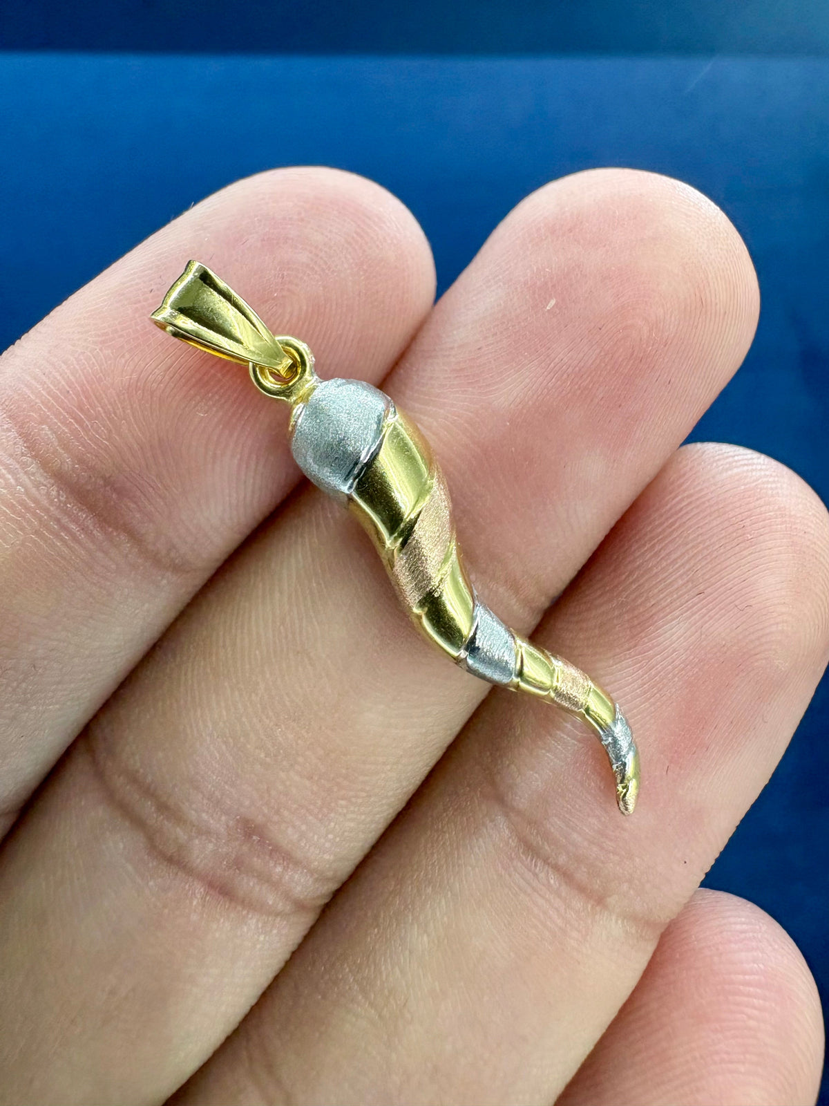14K Gold Tri-Color Italian Horn Pendant - additional product view 3