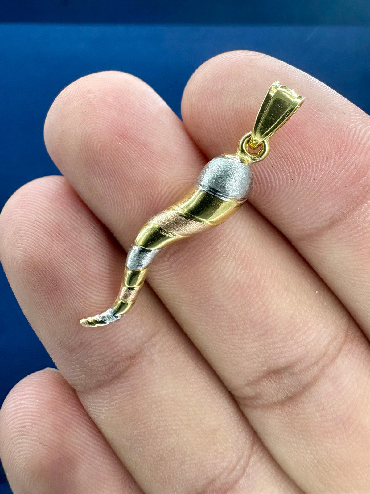 14K Gold Tri-Color Italian Horn Pendant - additional product view 4