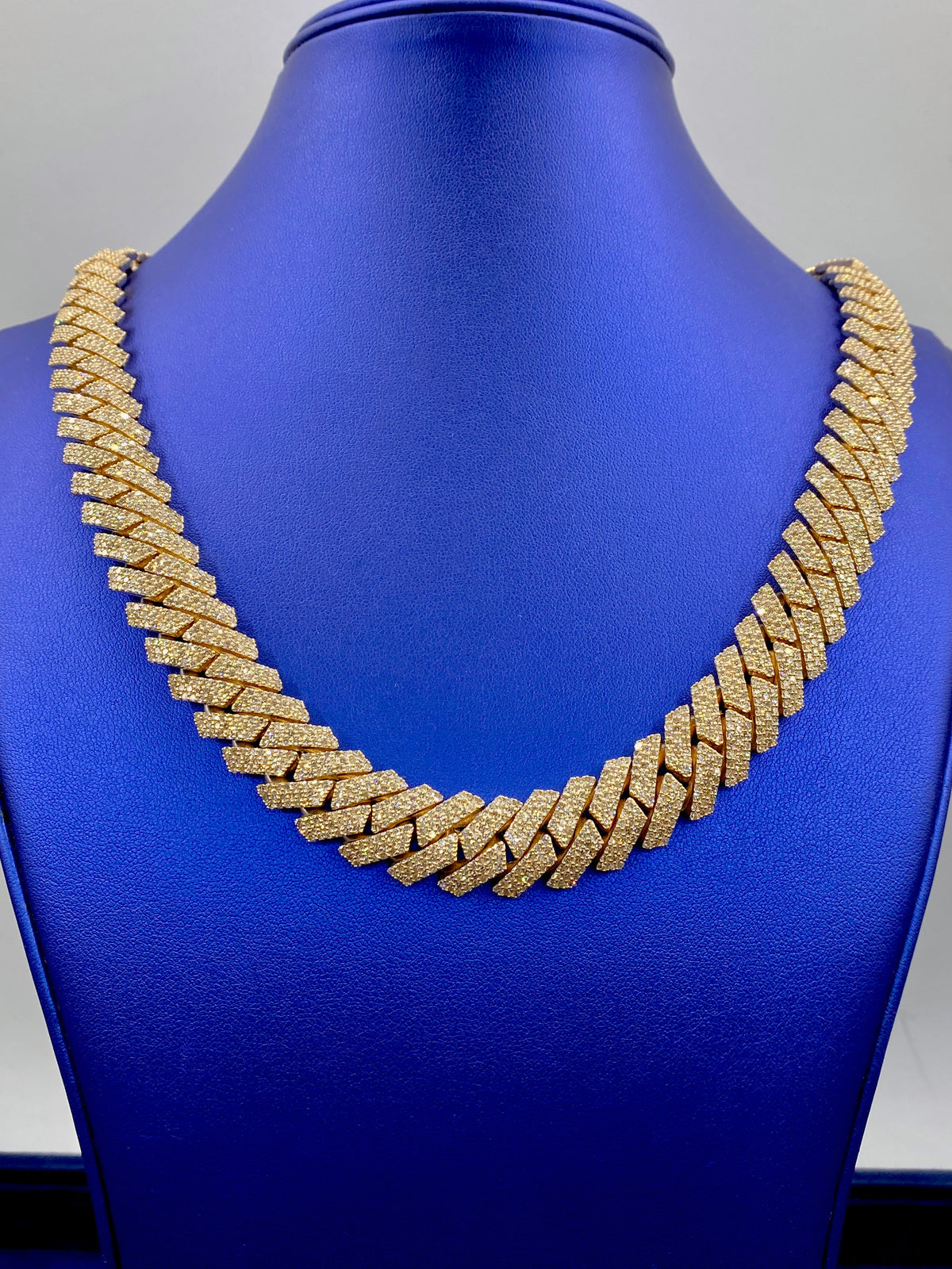 14K Gold Jumbo Diamond Cuban 16M Chain - additional product view 2
