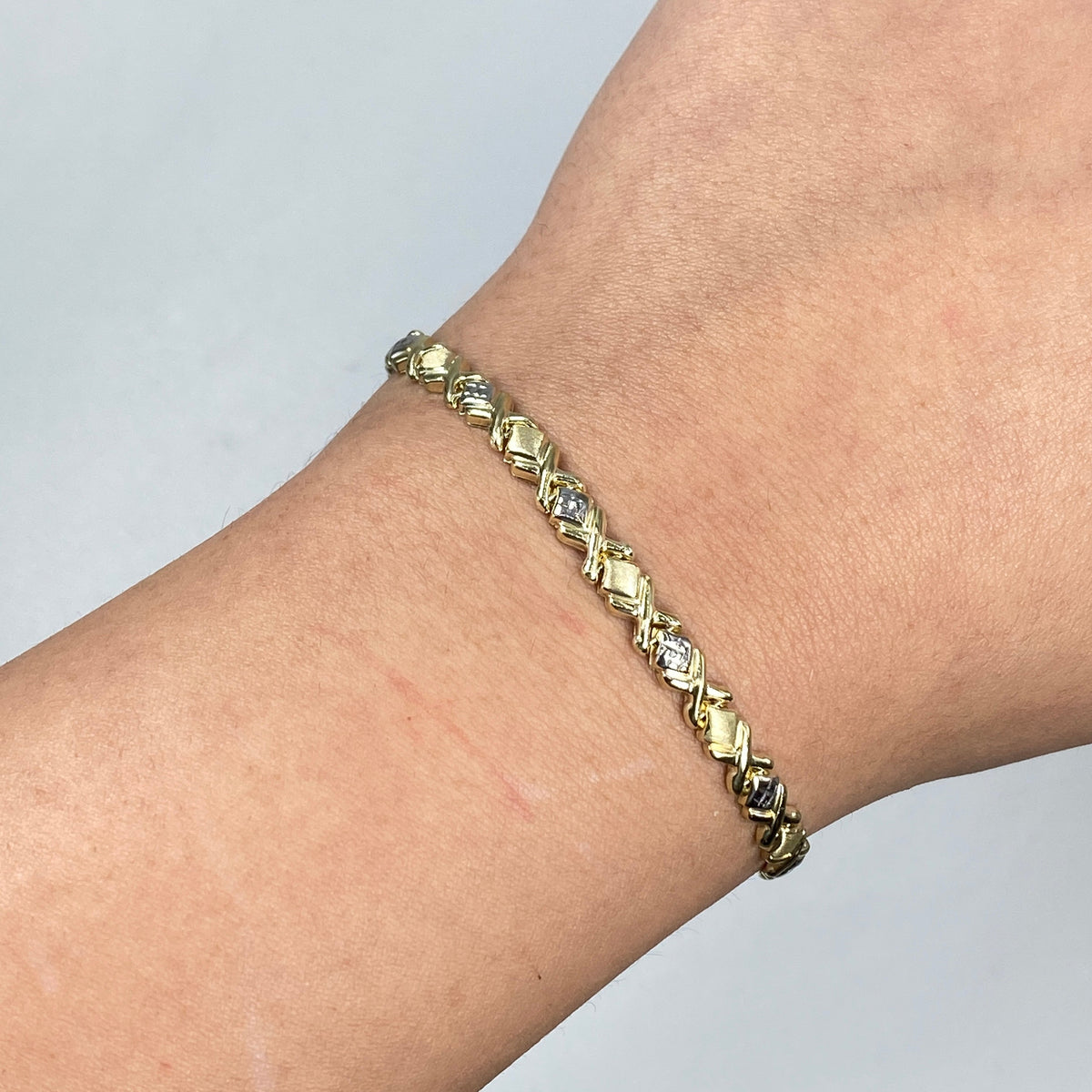 10K Gold XO Link Bracelet 7 in - additional product view 2