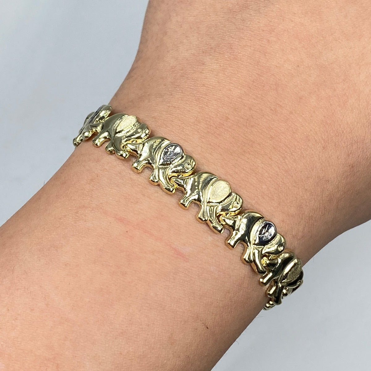 10K Gold Elephant Link Bracelet 7.5 in, 11mm - close-up product photo