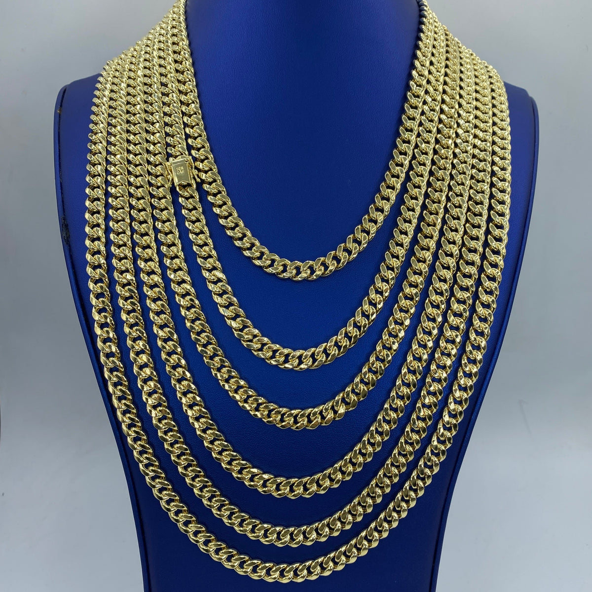 10K Gold 8mm Miami Cuban Link Diamond Chain 18–28 in, 18" - close-up product photo