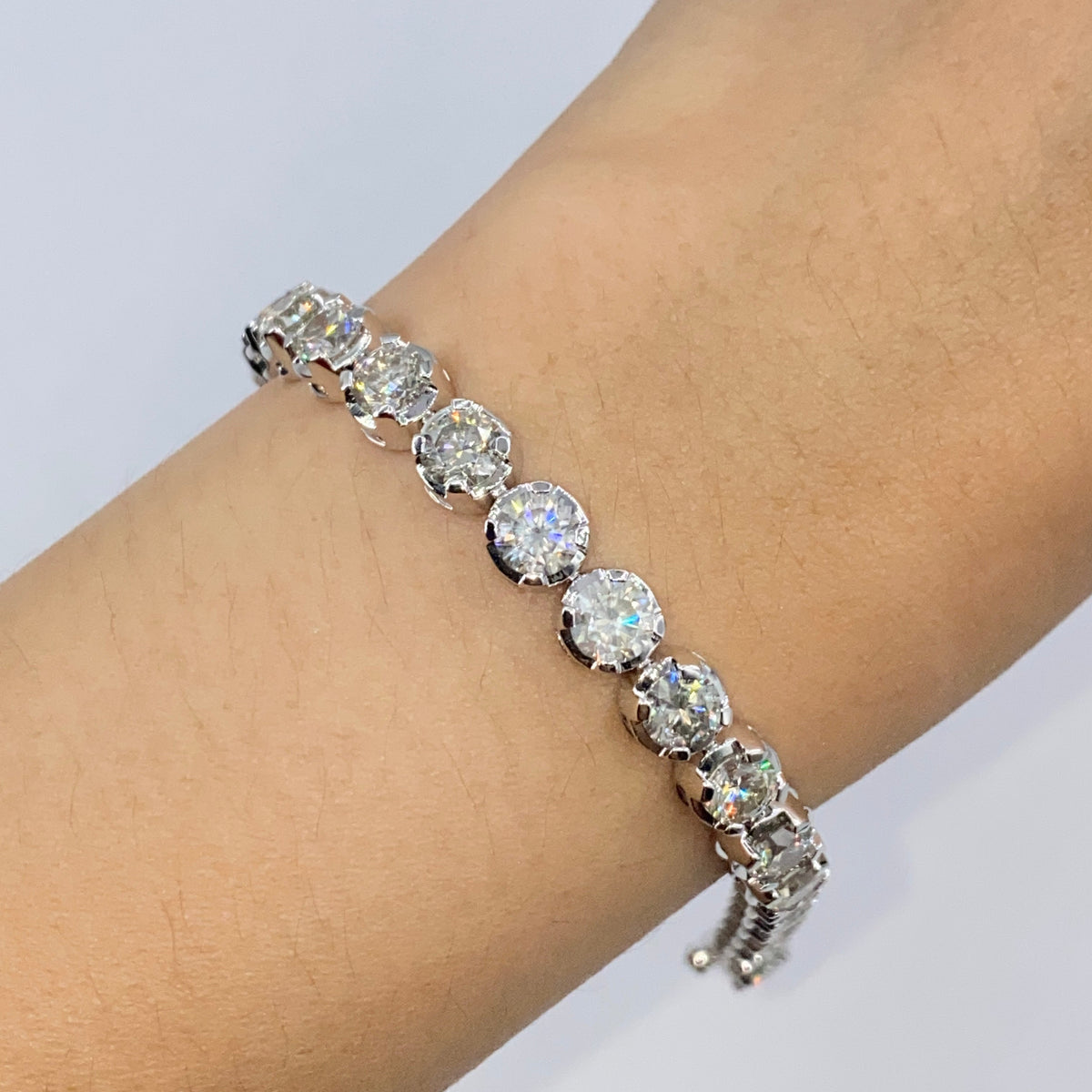 14K Gold Tennis Diamond Bracelet 7 in in white gold, 7 - close-up product photo