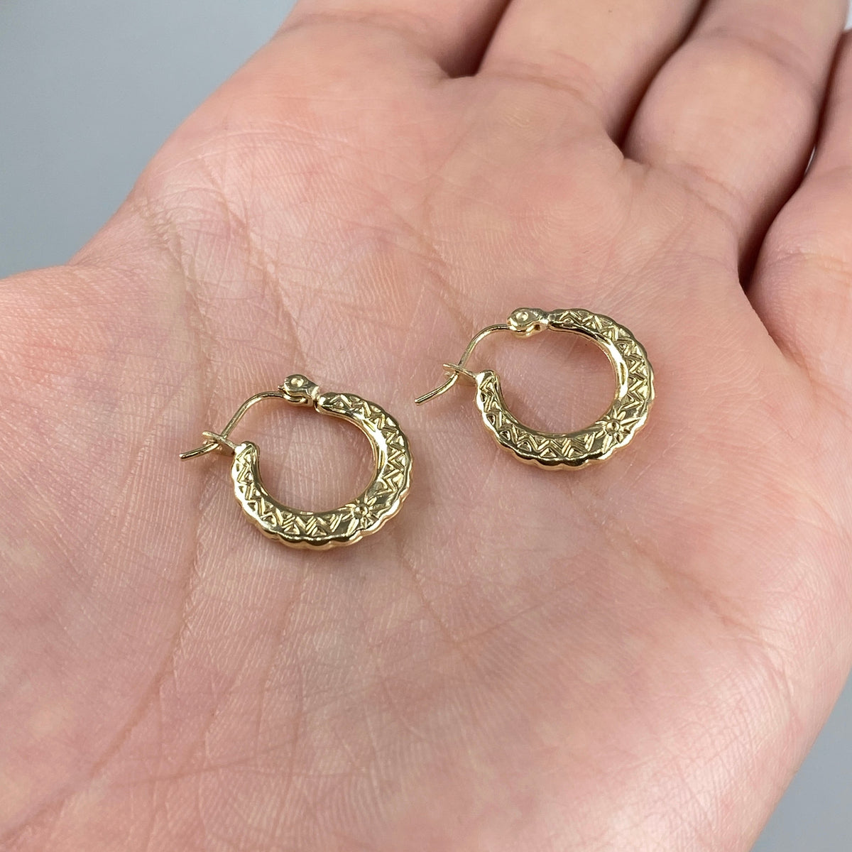 10K Gold Engraved Circle Hoop Earrings - additional product view 2