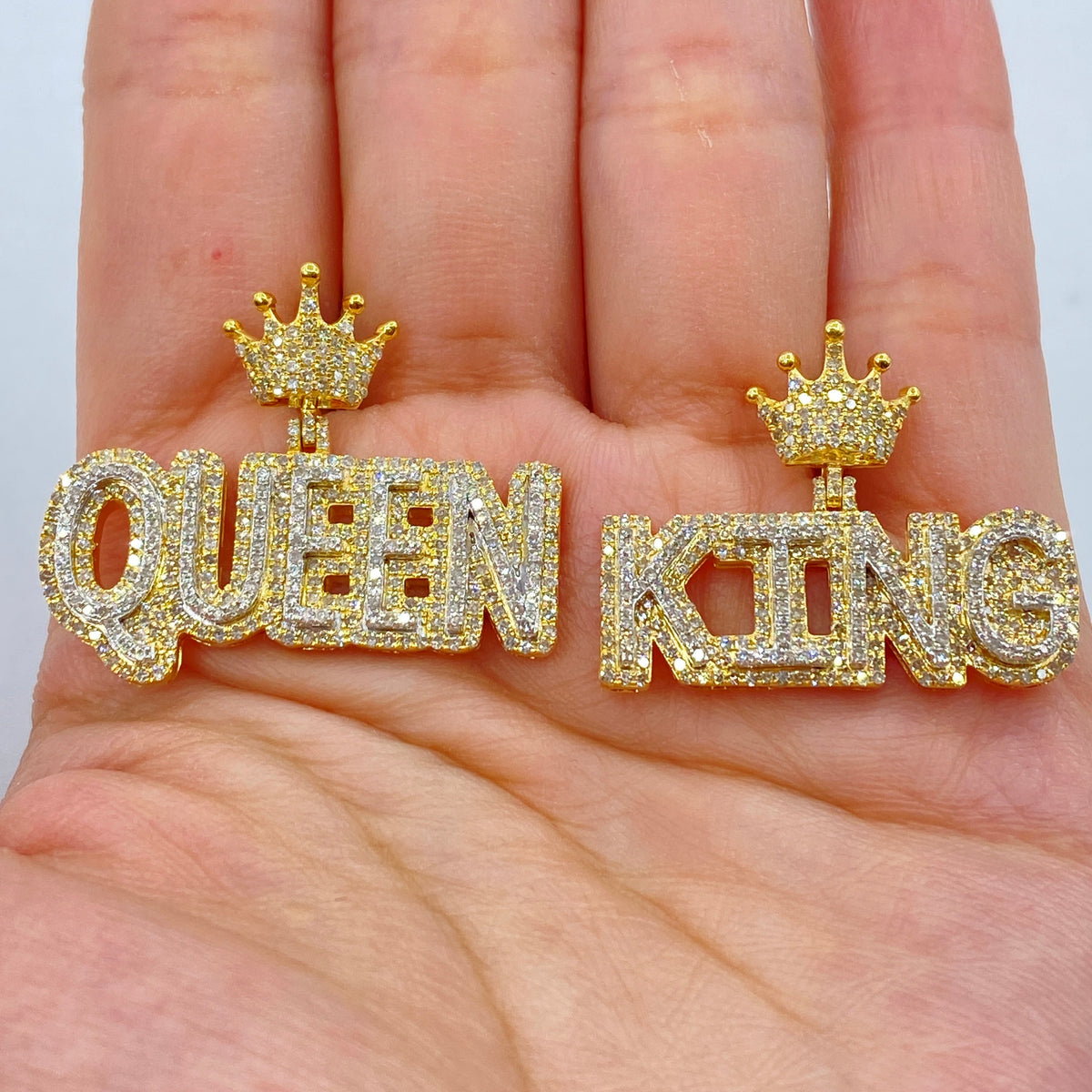 10K Gold Royalty Name Plate Diamond Pendant - main product photo